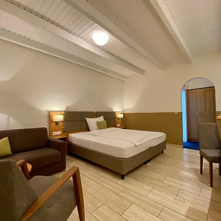 מלון Waldhotel Zum Bergsee 3*