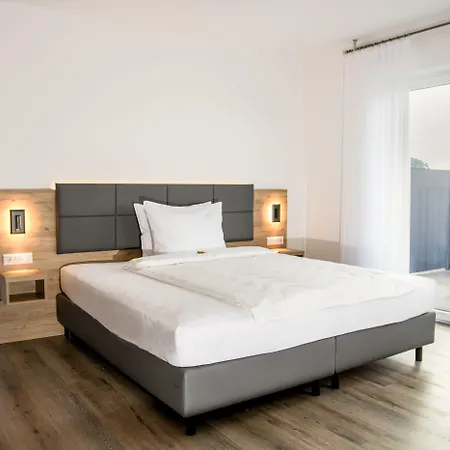 מלון Waldhotel Zum Bergsee 3*